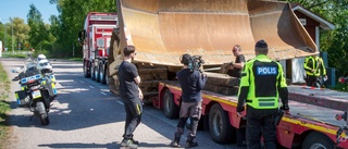 Svenska truckers lastbil för tung – togs av polis: "Kan bli dyrt"