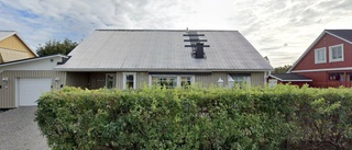 Stor villa på 225 kvadratmeter från 1974 såld i Öjebyn - priset: 2 400 000 kronor
