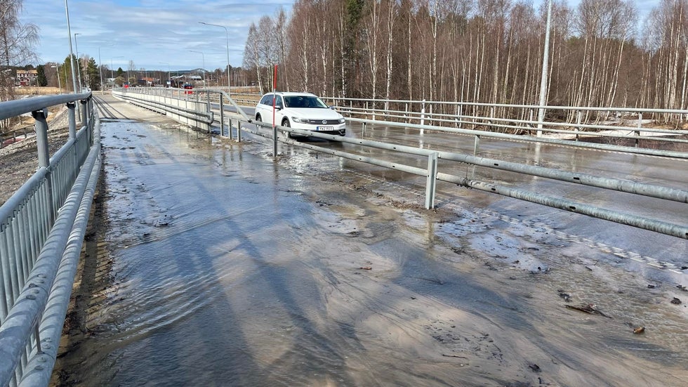 Varningen: Vattenmassor på väg – risk för vattenplaning