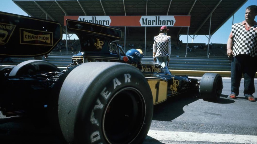 På väg ut. Ronnie Petersons bil före det ödesdigra loppet som kostade honom livet på Monzabanan 1978.