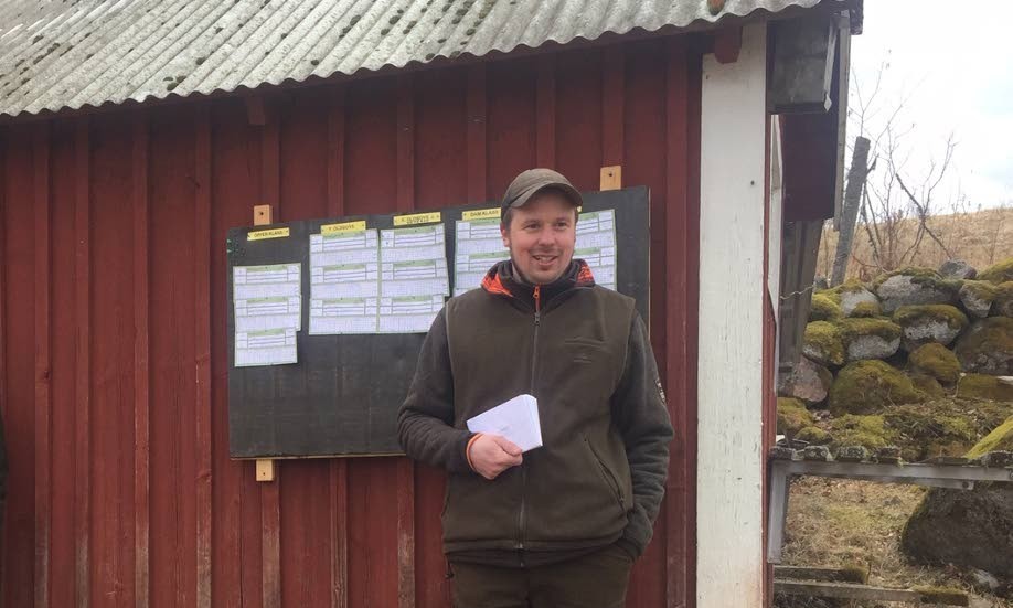 Jaktvårdsföreninegns kassör Eskil Fornander höll i prisutdelningen