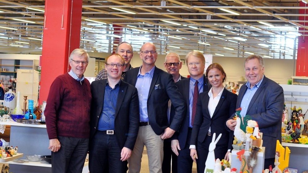 Delar av Hjärta till hjärtas personalgrupp i Linköping tillsammans med KD delegationen. Foto: Tommy Pettersson