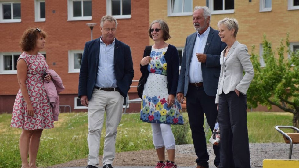 Fr. v. Rosie-Marie Fors, Björn Hoflund, Lena Käcker Johansson, Hans Måhagen och Elisabeth Nilsson besökte skateparken i Kisa