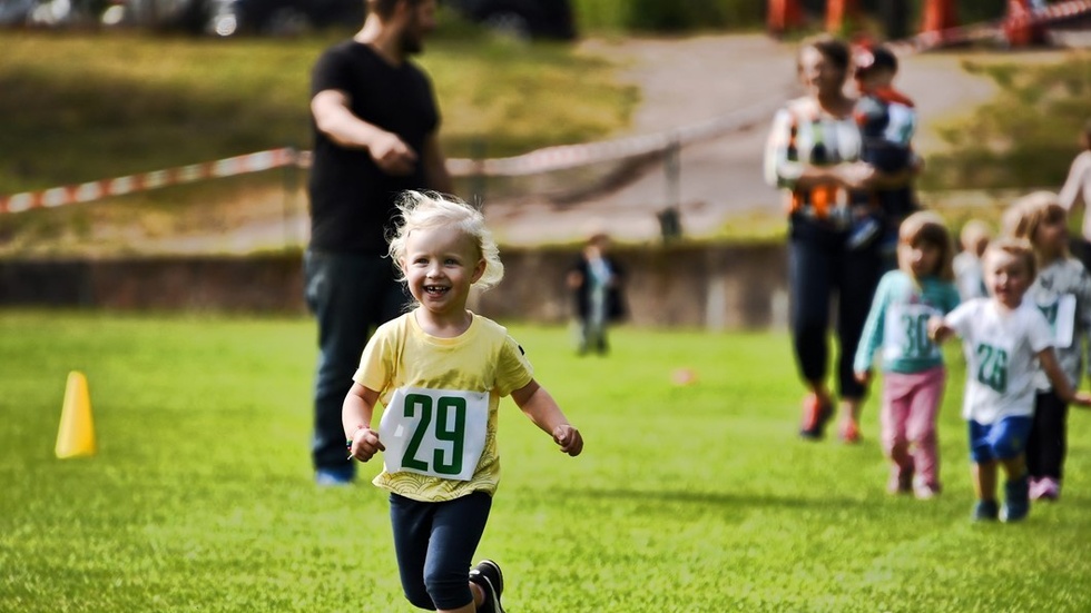 De minsta deltagarna hade minst sagt benen fulla av spring. Foto: Bertil Andersson
