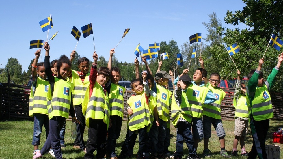 Barnen från Moliljan var givetvis på plats för att fira Sveriges nationaldag. Det som såg mest spännande ut på programmet var Clownen Zillomans ballongutdelning. Ann Larsson, ansvarig för fritidsverksamheten på Moliljan, tycker det är roligt att ta med barnen ut på härliga event.