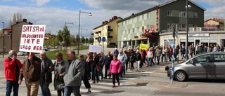Här protesterar Motalas pensionärer