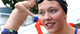 Hon simmar för medalj i SM
