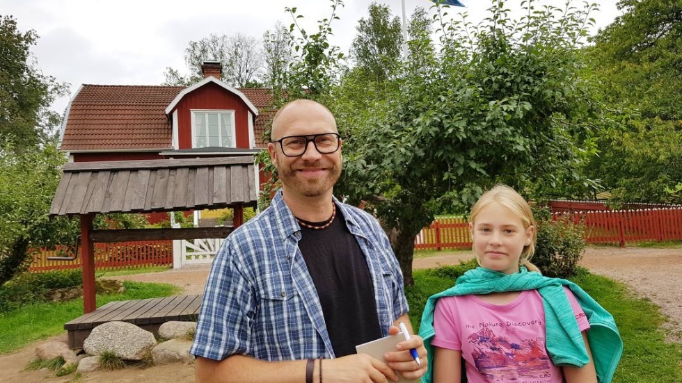 "Helt fantastiskt! Jag känner mig 20 år yngre när jag är här i Katthult" säger Michael Werle som besökte gården på torsdagen tillsammans med familjen. Här med dottern Sandrine.