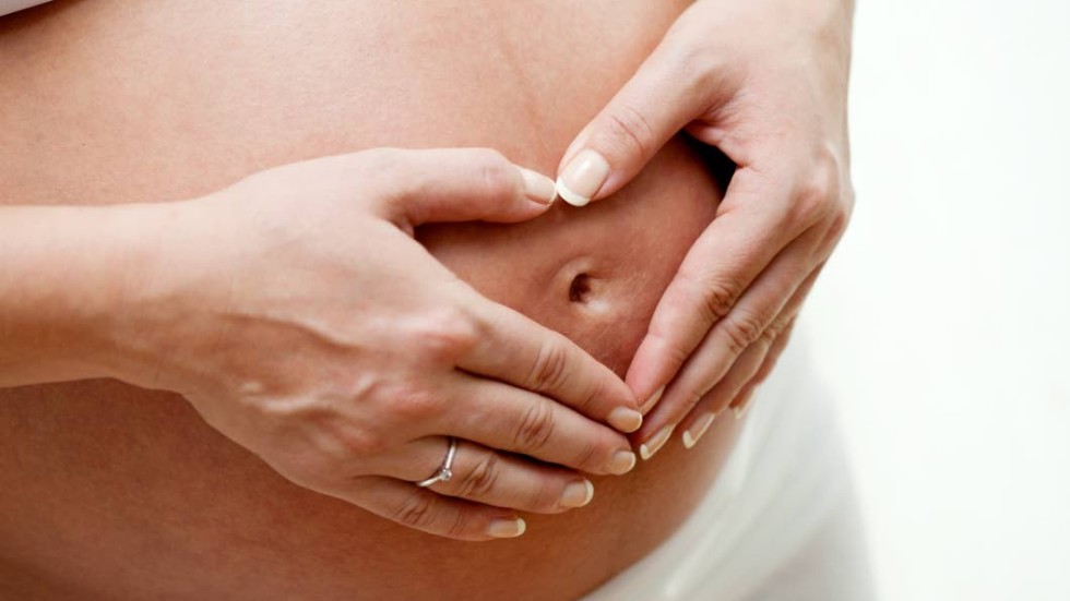 Äldre kvinnor löper större risk att drabbas av komplikationer vid graviditet visar en ny studie.