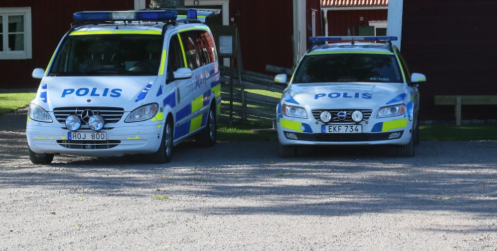 Flera polispatruller deltar i sökandet mellan Linköping och Mjölby.