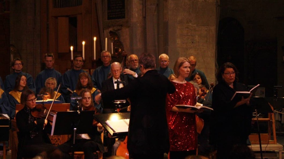Hedvig Eriksson, sopran, och Helene Ranada Matstoms, alt, kvinnliga solister vid dirigentens sida under Messias.