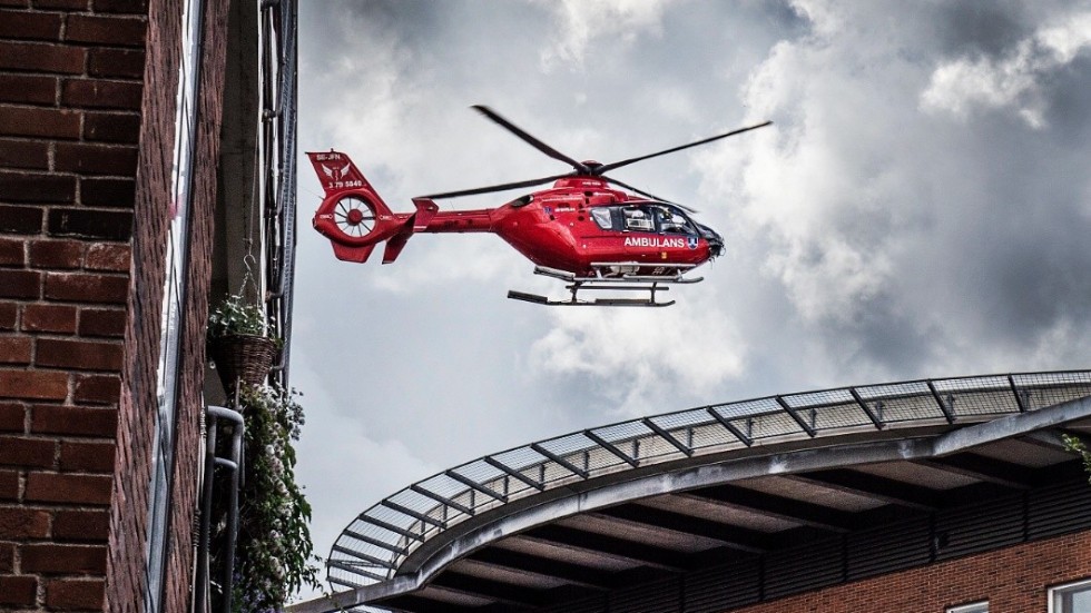 Så här ser ambulanshelikoptern ut vid Karolinska Universitetssjukhuset i Solna.