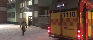 En person till sjukhus efter brand i lägenhet