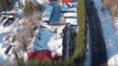 Byggnad i Skellefteå har rasat in – 20-tal fordon och båtar under snömassorna: Se film från luften