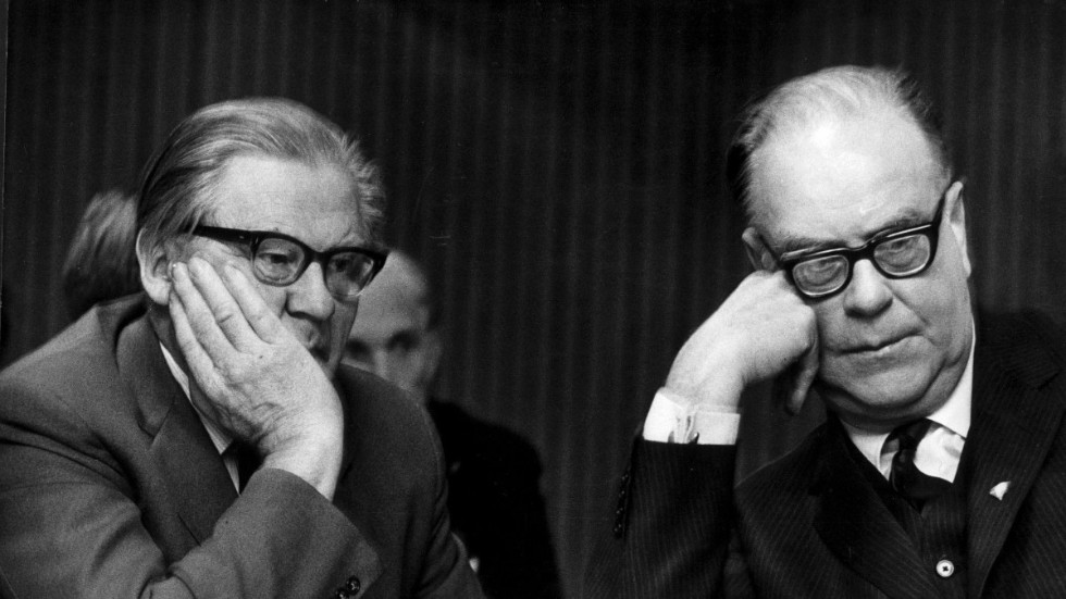 Två legender som bildsätter den socialdemokratiska regeringsdominansen. Gunnar Sträng (tv) var finansminister i 21 år och statsråd i 31 år. Tage Erlander var statsminister i 23 år. 