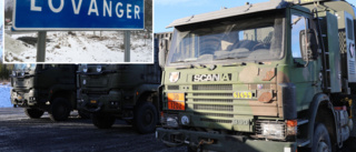 Militärfordon med unga värnpliktiga har kört i diket i Lövånger – på väg till övning i Boden