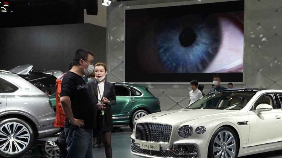 Bentley visar upp sitt sortiment i samband med Pekings bilmässa tidigare i höstas.