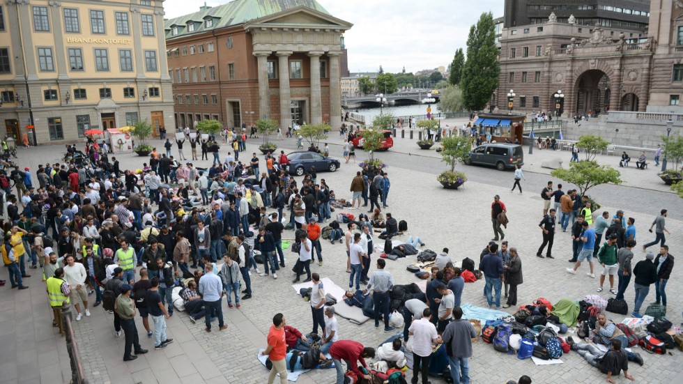Här en demonstration mot Sveriges "nya och hårda" invandringspolitik. De breda folklagren i Sverige ser helt annorlunda på frågan. Opinionen för att begränsa invandringen är rekordstor. Att förneka detta är urbota dumt. 