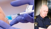 Polisen varnar för vaccinbedragare som ger sig på äldre