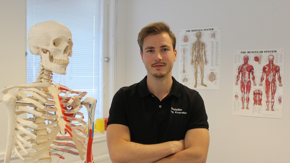 Efter fem års studier och två års jobb har Kristoffer Kristensson öppnat egen kiropraktorklinik i Hultsfred.