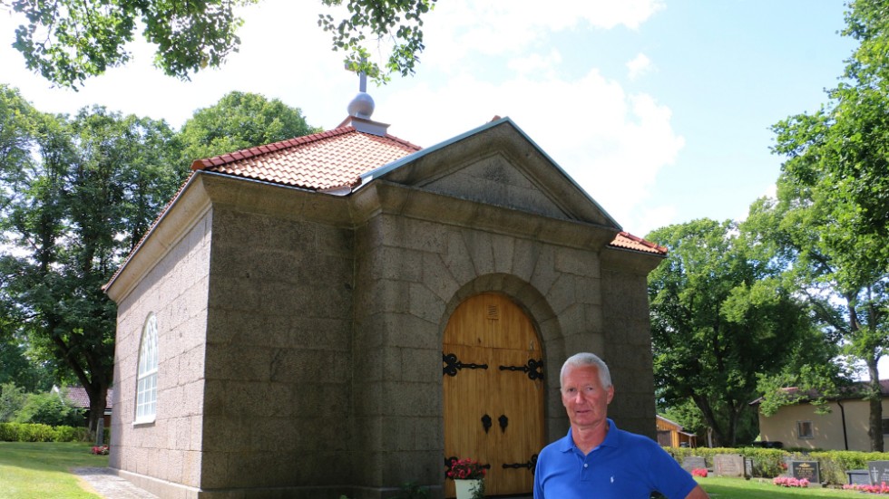 Nästan som ett litet slott på kyrkogården. Det 100-åriga kapellet lyftes fram lite extra på söndagen, berättar Kurt Gustafsson, ordförande i församlingsrådet.