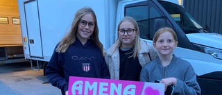 TV: Amenas fans från Vimmerby på plats i Stockholm för att heja • "Hon är bäst!"