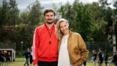 Carina och Erik Berg har blivit med fotbollslag