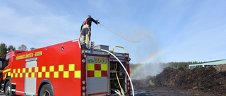 Brand i flishög - räddningsstyrka åkte ut två gånger