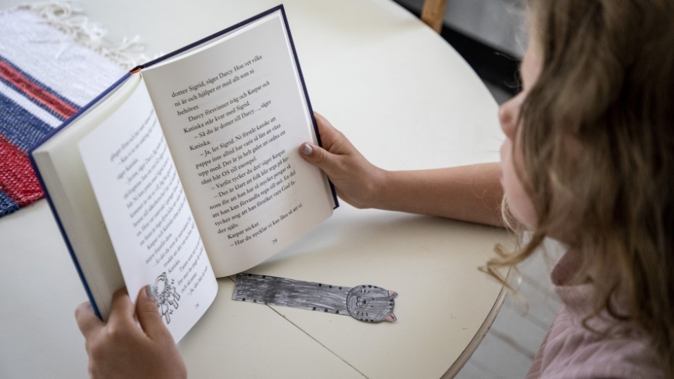 Insändarskribenten påpekar det viktiga med att barn läser mycket.