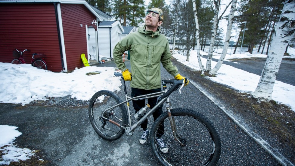"Det jag vill förmedla är att det här kan drabba oss alla. Faran är långt ifrån över", varnar Olov Stenlund som längtar efter att orka cykla i naturen igen.