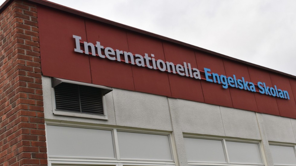 Debattörerna från Språkförsvaret är kritiska mot engelsktalande skolor som Internationella Engelska Skolan; som här rent slumpvis har fångats på bild i Skellefteå.