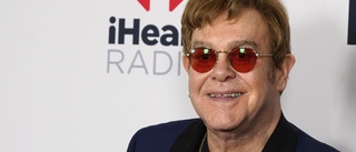 Höftopererad Elton John blev listetta