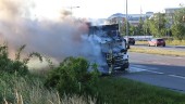 Lastbil brann – förare hann ut