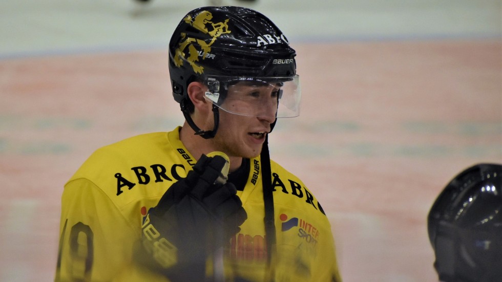Anton Carlsson stannar i Vimmerby Hockey. "Det blir en liten nystart", säger han.