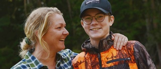 Redo för första älgjakten: Mamma Sofia och sonen Rasmus, 15 år, tog jägarexamen ihop