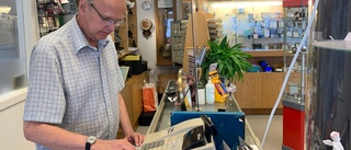 Teodor siktar på att slå pappas rekord – jobbade i butiken tills han var 92 år