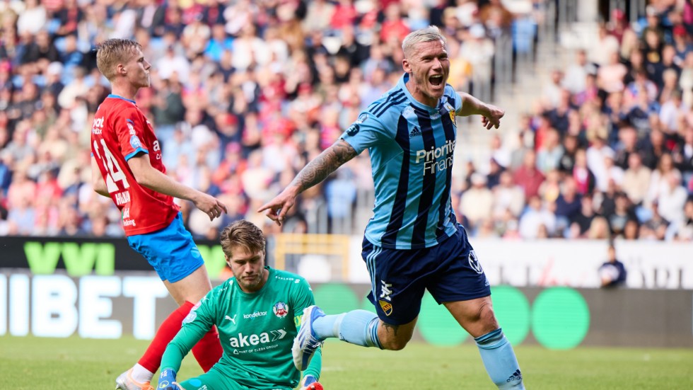 Victor Edvardsen firar sitt mål i Djurgårdens 2–0-seger mot Helsingborg.
