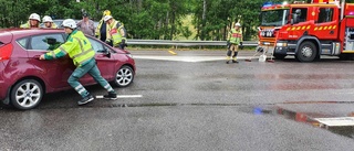 Polisanmälan upprättas efter trafikolycka på riksväg 40 • Kvinna fick föras till sjukhus