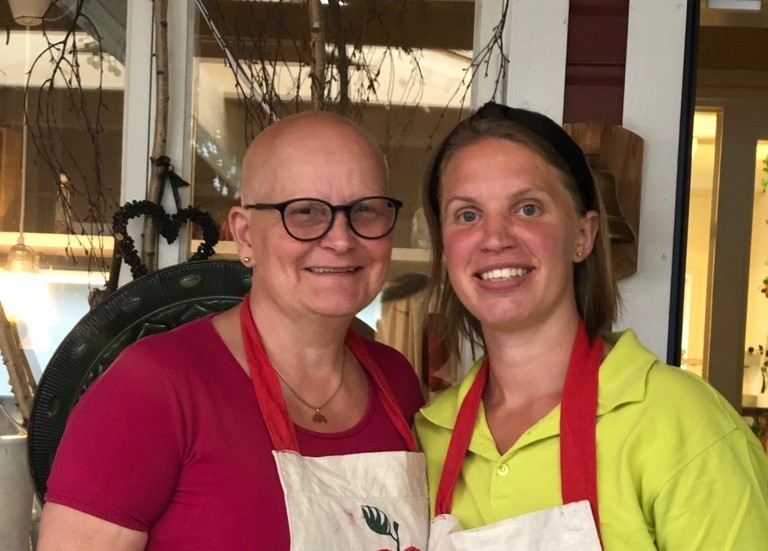 Caroline Fungmark tillsammans med sonhustrun Tina Balk Hall. I år har restaurangen Ellens Äppelställe i Tuna en nyhet på gång.