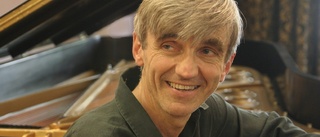 Pianogiganten Paul Roberts ger konsert i Flen