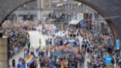 Tiotusentals i pridetåg genom Stockholm