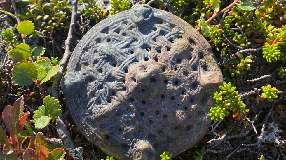 Det 1|200 år gamla spännet som Eskil Nyström fann i Jämtlandsfjällen i fjol.