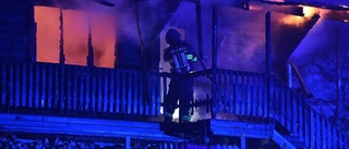 Polisen: En person påträffad död efter våldsamma villabranden