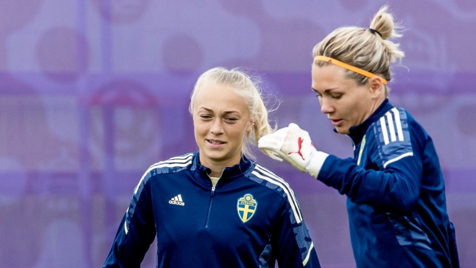 Hanna Bennison och Jennifer Falk var symptomfria och tillbaka i träning med det svenska EM-laget under torsdagen, dagen före kvartsfinalen mot Belgien.