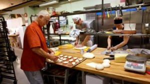 De har drivit anrika bageriet i 40 år: ✓Kastade ut halva omsättningen ✓Tuffa konkurrensen ✓"Då var vi nära konkurs"
