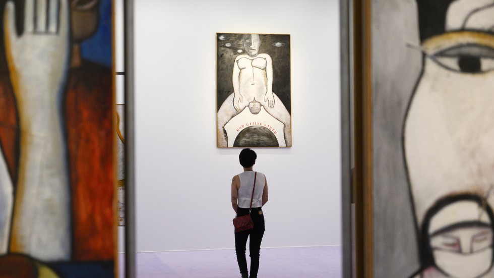 Utställningen "Den stora kosmiska modern" visar svensk-brittiska konstnären Monica Sjöös verk på Moderna Museet.