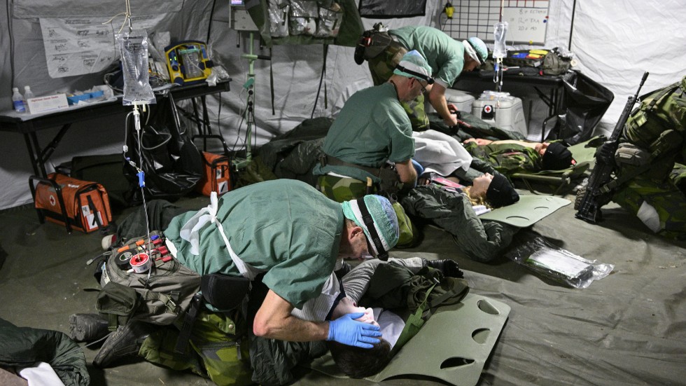 Fältsjukhuset i Linköping fylls snabbt av "skadade" under övningen.