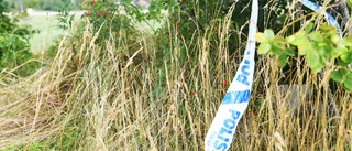 Fyra åtalas för mord på åker utanför Enköping