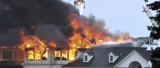 Golfklenoder förstörda i storbrand