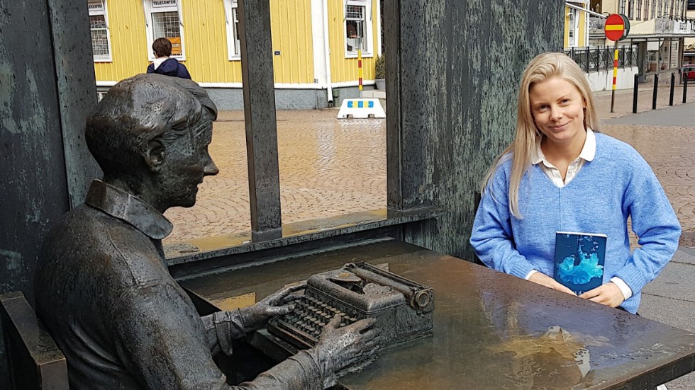 "Jag är väldigt stolt över Vimmerby och det kulturarv som finns, mycket tack vare Astrid Lindgren" säger författaren och juristen Michaela Winglycke, vars tre hittills utgivna deckare som utspelar sig i Vimmerby ska ges ut på ytterligare sex språk.